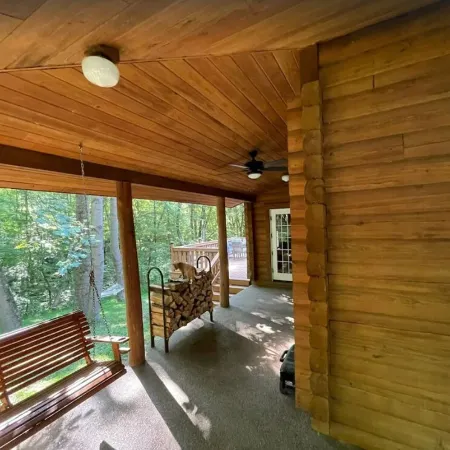Cozy lakehouse retreat w/kayaks, high speed Wi-Fi, and pet friendly!