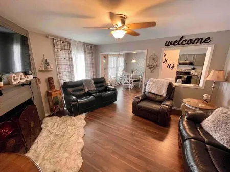 Beechside Breeze Luxury Condo with pool & hot tub Отели в г. Бич Маунтин