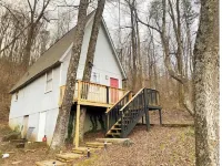 Quiet Mountain-side Cottage 20 min from downtown