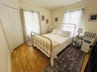 Charming 4 Bed Home 1/2 block from Ludington Park and 1 hour from Pictured Rocks