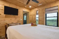 Lions Landing by AvantStay Sleeps 12 Hot Tub Game Room Views Near Pigeon Forge