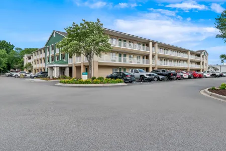 HomeTowne Studios Detroit - Livonia Отели рядом с достопримечательностью «Fountain Bleu Health and Rehabilitation Center»