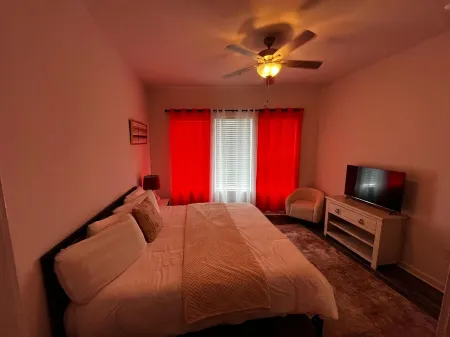 Urban Oasis: Stylish 1BR Austin