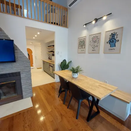 Central & Cozy Lakeview condo within walking distance of Lake Memphremagog.
