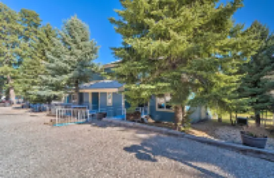 Cloudcroft Townhome w/ Deck - 1 Mi to Burro Ave!