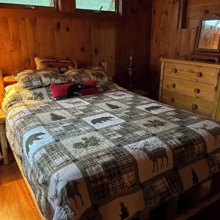 Welcoming 4-bedroom lake front cabin in charming Otis on Beech Hill Pond.