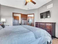 Charming 3-bedroom condo with stunning lake views in fabulous Arnolds Park, IA Hoteles en Arnolds Park