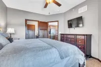 Charming 3-bedroom condo with stunning lake views in fabulous Arnolds Park, IA - Wifi