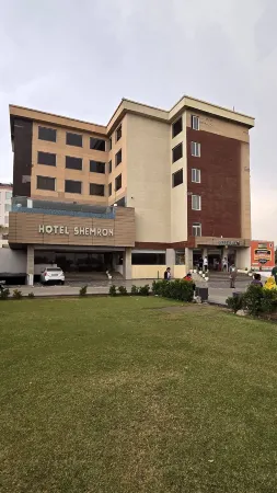 Hotel Shemron Отели в г. Неемрана