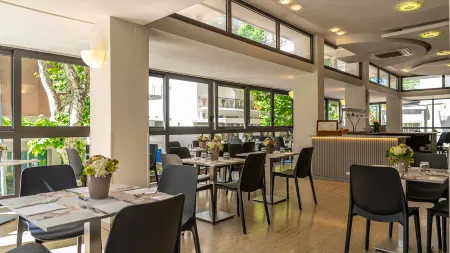 Hotel Eiffel Отели в г. Rivazzurra