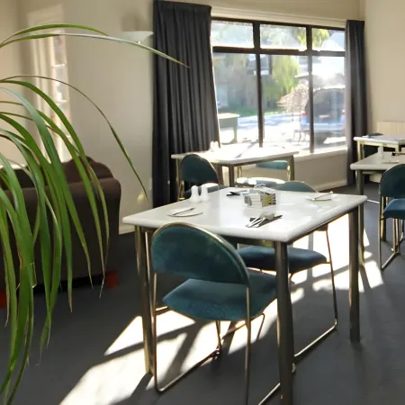 Champers Motor Inn Отели в г. Ловер Хатт