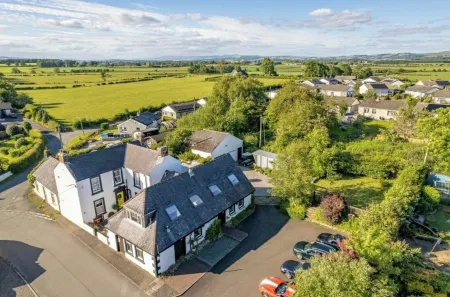 The Hightae Inn Отели в г. Локерби