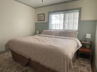 Newly Remodeled 3BR Cottage w/ Hot Tub - Fire Pit - Near Wisconsin Dells