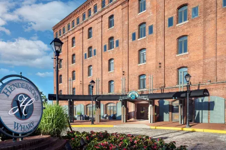 The Inn at Henderson's Wharf, Ascend Hotel Collection Отели в г. Дандок