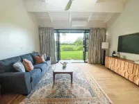 Niki Lani Condo on the Golf course @ Turtle bay