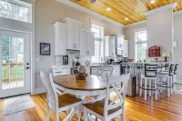 West Lafayette Home ~ 3 Mi to Purdue Campus! - Wifi