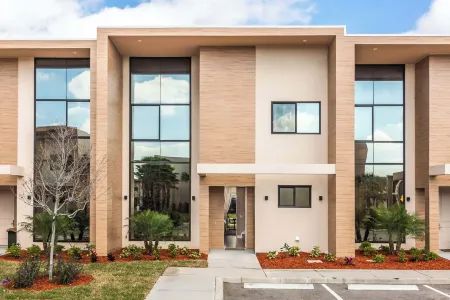 Villa at Magic Village Resort w/ Outdoor Oasis Отели рядом с достопримечательностью «ЭСПН Уайд Уорлд оф Спортс Комплекс»