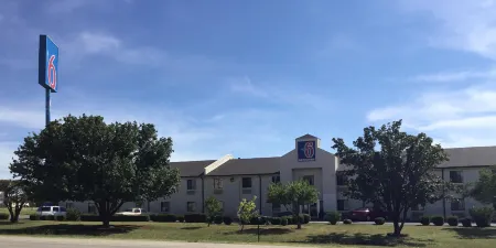 Motel 6 Elk City, OK