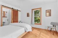 Charming Cottage with Scenic Trails - Cozy Summer Escape Hotels in Hamden