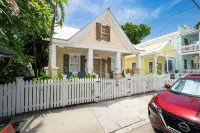 Island Time Hideaway at Old Town Key West Historic Seaport - 3 Blocks to Duval