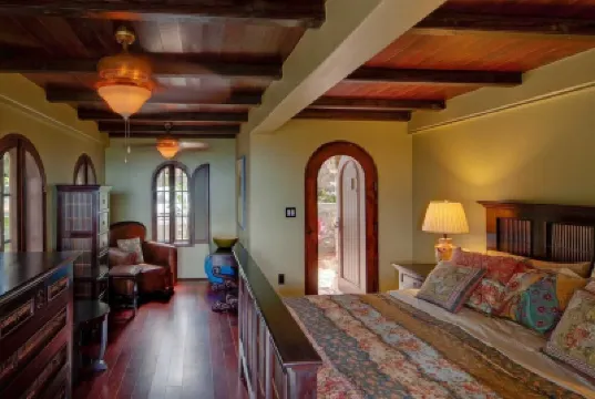 Best views & pool deck on St John just up the hill from Cinnamon Bay Beach. Hoteles en 