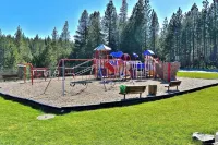 Newly Remodeled Ski in Ski Out Cabinette