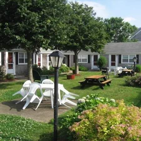Charming Studio less than 200 steps to Glendon Beach - 200 Captain Chase Rd #18