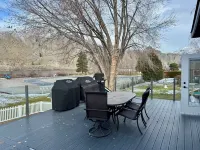 Sun Cove - Lake Entiat - 4 bedroom + fenced yard + Lake and Mountain views
