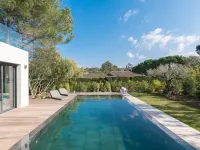 Vivenda Espaçosa com Piscina Aquecida Mt-discreta Hoteles en Pechão
