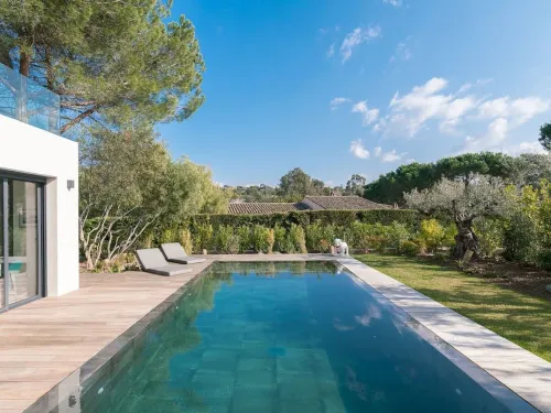 Vivenda Espaçosa com Piscina Aquecida Mt-discreta