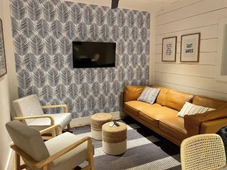 Entire Ocean Boulevard property, steps to beach!