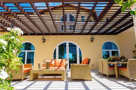 4-bedroom house in charming quiet Harbour Ridge with AC, WiFi. Relax and unwind