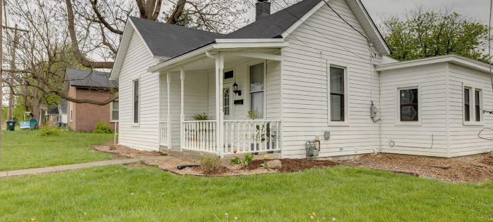 Modern Family Home in Mason w/ Backyard + Fire Pit Hotels in Mason