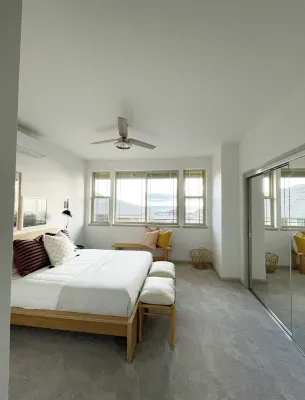 Spacious 4-bedroom house 5 minutes from beach