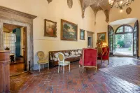 Spectacular apartment in historic mansion from the 1400s