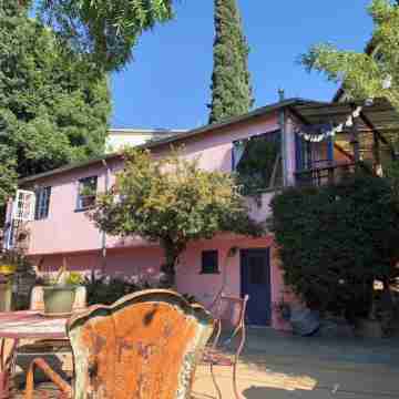 Charming private house in the heart of Echo Park, surrounded by beautiful nature Hotel Exterior