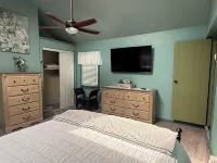 Cozy Cottage on the North East River in Town!