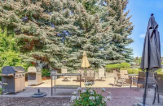 距離太陽谷度假村2英里：可步行的公寓！