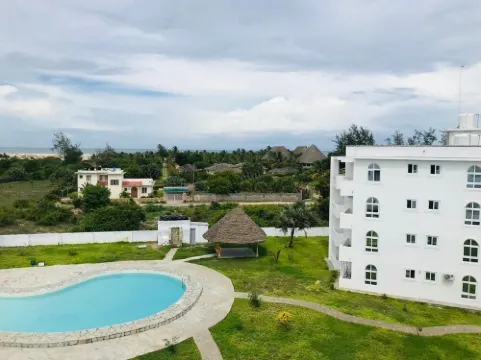 Spacious 1-bedroom rental unit next to the beach