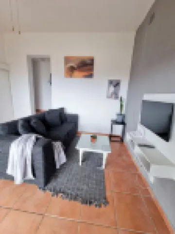 Cozy 2-bedroom apartment in tranquil Margate with WiFi