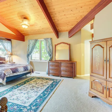 Great for Groups! Farmhouse in Jordan Lake Area