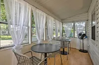 The Blue Crab Cottage - 3 Blocks from the Beach! - WiFi