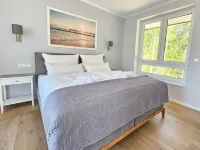 Lychensee villa with lake view, conservatory, fireplace and sauna Hotels in Lychen
