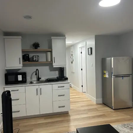 Charming 1-bedroom apartment in enchanting Moncton with WiFi