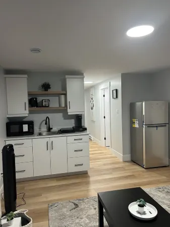 Charming 1-bedroom apartment in enchanting Moncton with WiFi