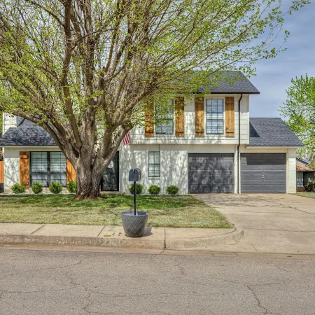 Edmond Bungalow: Cute 2 BR + Bonus Game Room with Futon