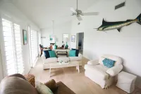 Charming 3-bedroom house in Port O'Connor w. view, 1 min to beach, pet friendly