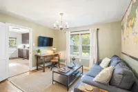 Bright, Cozy, and Just Minutes to the Best of Raleigh
