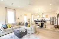 Sweet Baby Magnolia at The Lamar...Charming  Cottage By the Square near Campus!