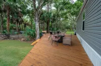 Charming retreat with fire pit, games, and space for up to 5 guests. Book today.
